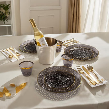 DaYammi 100 Pcs Black Gold Plastic Plates - 10 inch Clear Black Gold Dinner Plates - Hammer Pattern Design - Fancy Disposable Plate - Heavy Duty Party Plate Ideal for Party and Wedding