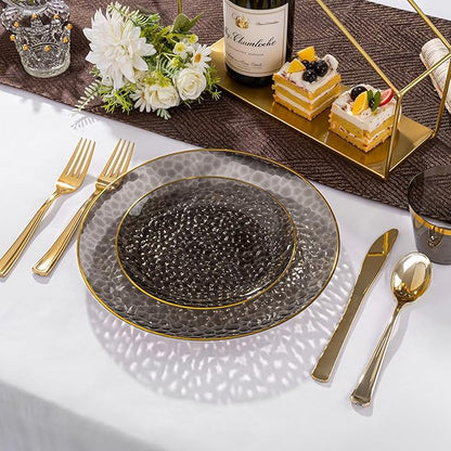 DaYammi 100 Pcs Black Gold Plastic Plates - 10 inch Clear Black Gold Dinner Plates - Hammer Pattern Design - Fancy Disposable Plate - Heavy Duty Party Plate Ideal for Party and Wedding